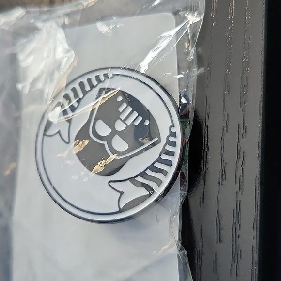 Disney Star Wars Darth Vader Inspired Pin - Picture 3 of 3